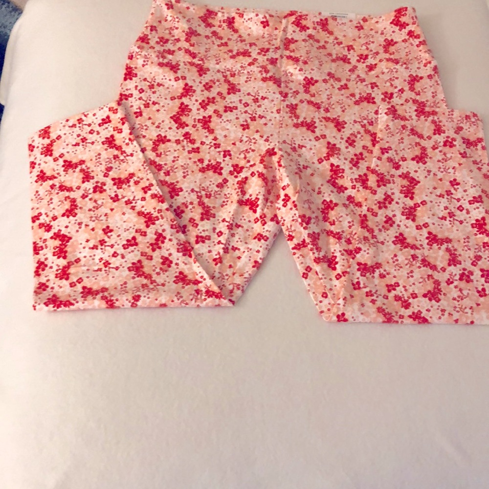 Style &Company Pink on Pink Floral Capri Legging -Large $12/$24  $6